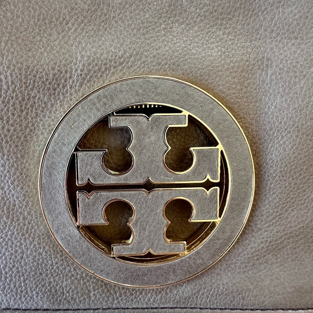 Tory Burch Beige Crossbody Bag with Gold Accents - Picture 5 of 10